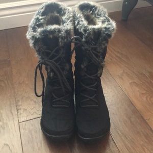 Columbia women’s black snow boots